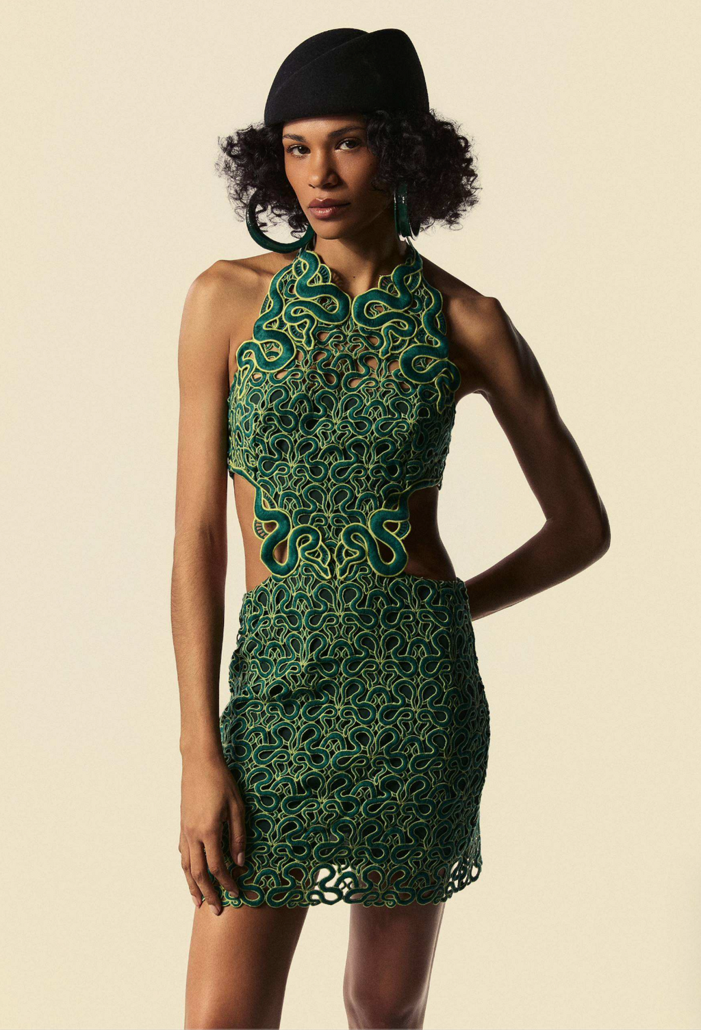 SHORT DRESS WITH CUTOUTS TRILHAS