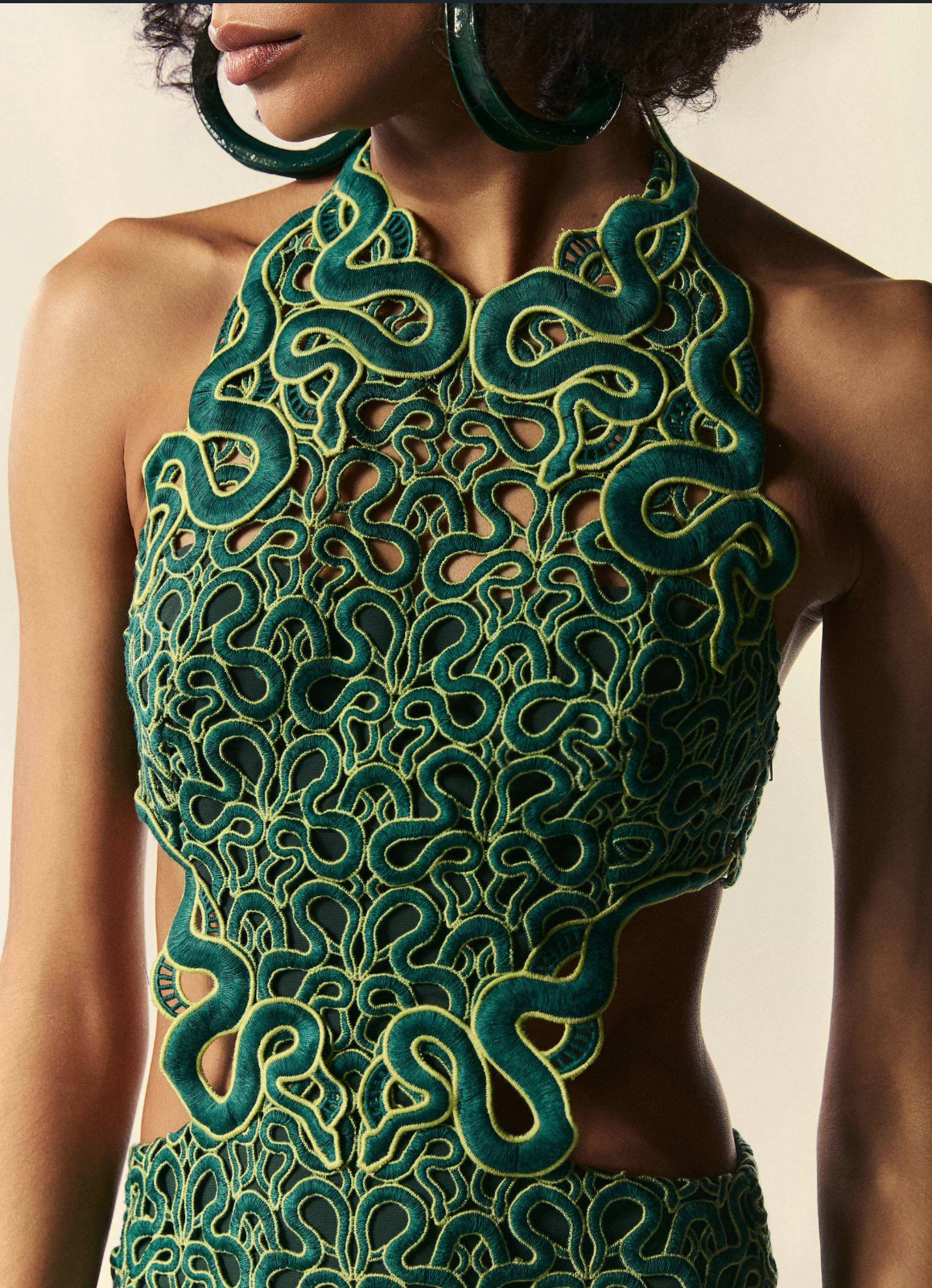 SHORT DRESS WITH CUTOUTS TRILHAS